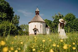 FREE GUIDED TOUR OF THE ROMANESQUE ROTUNDA FOR INDIVIDUAL GUESTS